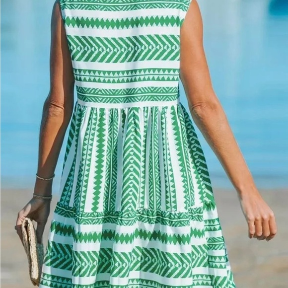 NWT Green Tiered, Sleeveless Dress - Picture 2 of 4